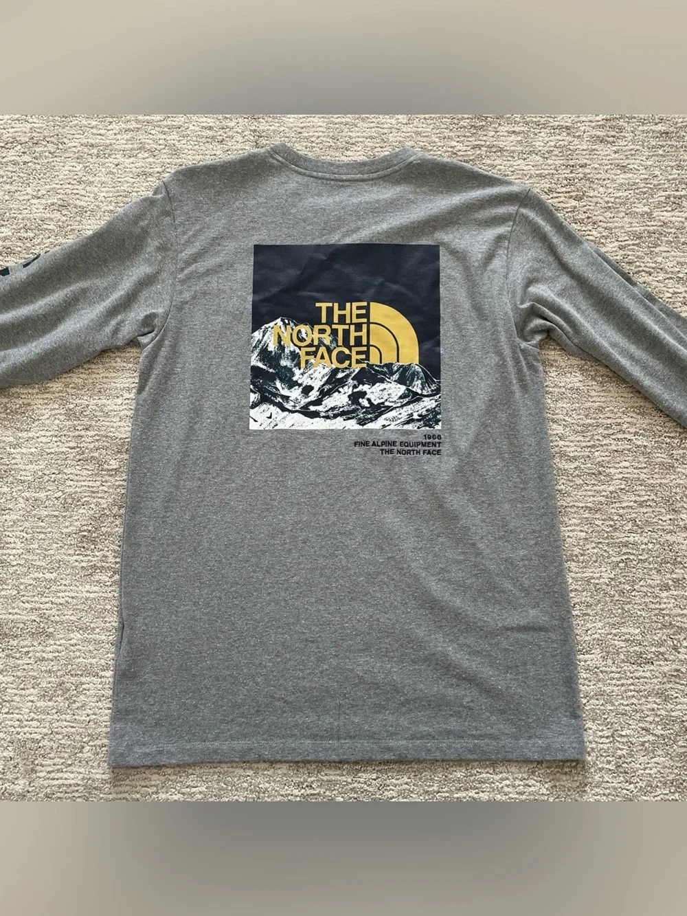 The North Face Logo Play Graphic Men's Crew Neck Long Sleeve T-Shirt Size Small